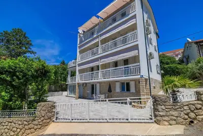 Image de Appartement de vacances Dramalj pour 2 - 8 personnes avec 3 chambres à coucher - Appartement de vaca