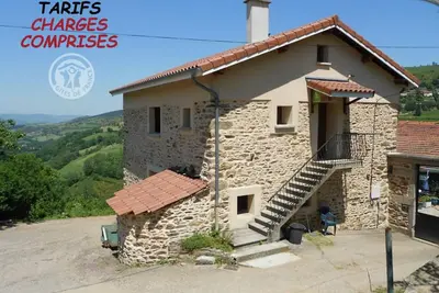 Image de Charmant gîte avec jardin et wifi au cœur du Parc Naturel du Pilat, proche de Saint-Étienne