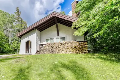 Image de Récemment rénovée, charmante maison accueillant les chiens près du domaine skiable de Cannon Mountain!