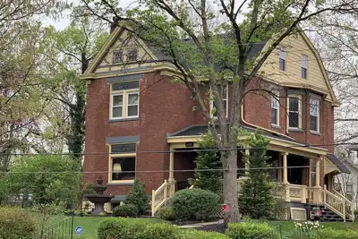 Image de Hilltop Manor, dormez comme une célébrité!