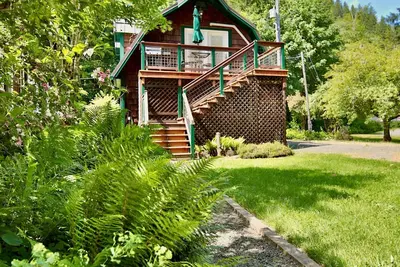 Image de Et au milieu coule une rivière # 3 Cozy studio front de mer surplombant apt Sol Duc River