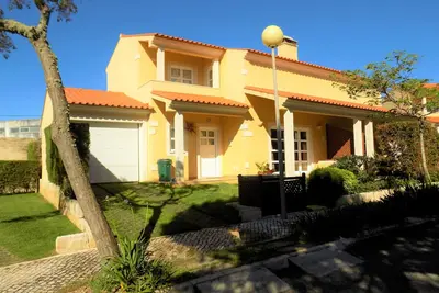 Image de Villa avec piscine et barbecue près de la plage