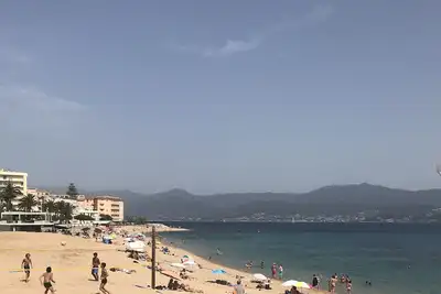 Image de F3 idéalement situé à 50 mètres de la plage