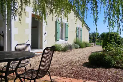 Image de Spacieux avec espace principal poutre double hauteur. Ce gîte est dans un cadre rural.