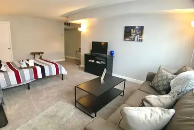 Downtown Studio Apartment - calme, central et pratique!