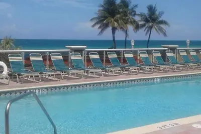 Image de Beachfront 2 Chambres / 2 Bains Avec Piscine (6-13 juillet)