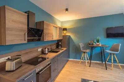 Appartement Design avec Wi-Fi Cuisine Salle de bain Serviettes Draps et serviettes inclus. espace de stationnement