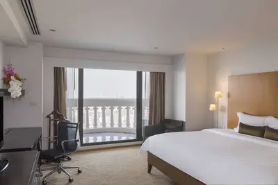 Accès au salon City-View avec petit-déjeuner