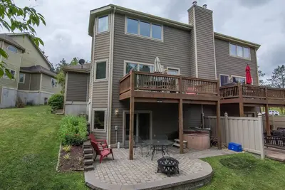 Image de Duplex spacieux avec 3 suites de maître moins de 1/2 mile de Wisp Resort!