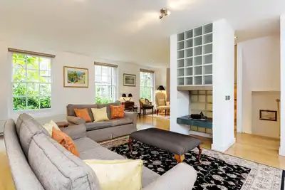 Image de Bright & Spacious 2br sur Notting Hill, à quelques minutes de Holland Park, par Veeve