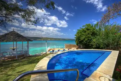 Image de Cottage 4 chambres de luxe à Discovery Bay, Jamaïque - personnel complet