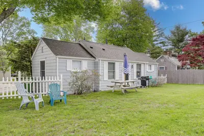 Image de Nouveau! \"Sea Street Cottage\" - 1 Mile to Ferry Boats!