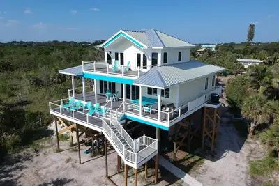 Image de Le paradis sur la plage, avec des vues de plage à la baie! Viens te réveiller sur le Cloud 9!