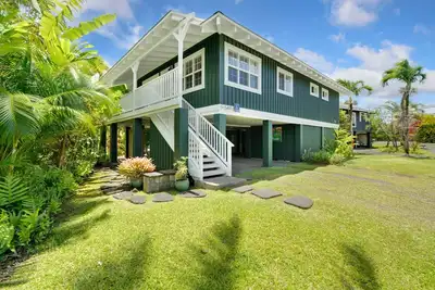 Image de Doux Hanalei à la maison! Bright, Airy, Clean, minutes de marche / bloc de la baie de Hanalei!