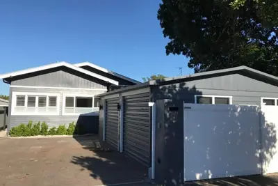 Image de Andamp ensoleillé et relaxant; bungalow Napier entièrement aménagé