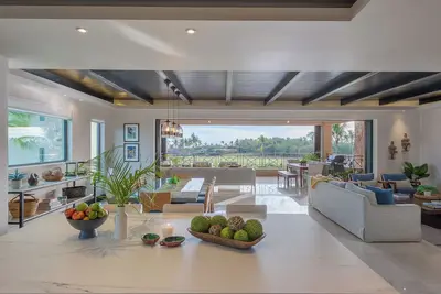 Image de Communauté fermée exclusive / Four Seasons / Premier Member / Golf Cart / Cook