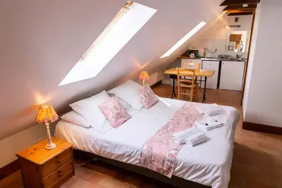 Image de Studio Cosy lits faits à l'arrivée serviettes fournies 2 personnes