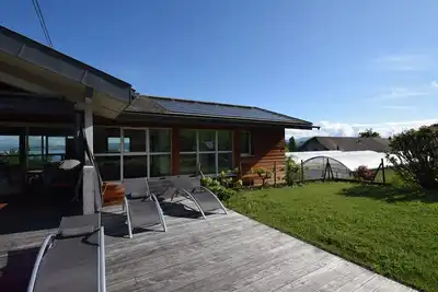 Image de Villa spacieuse avec terrasse et jardin, animaux et parking admis