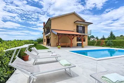 Image de Maison de vacances pour 10 personnes, juste à côté du ruisseau de la rivière Pazinčica