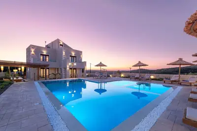 Image de Villa Ivoni, emplacement idyllique! Villa adaptée aux enfants, aire de jeux extérieure!