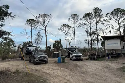 Image de La cabane à la retraite de lac de Steinhatchee- Awesome 5 Star Lake Property!
