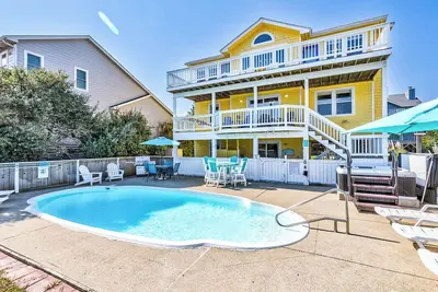 Image de Pattes du sud | 1800 pieds de la plage | Chiens bienvenus, piscine privée, bain à remous