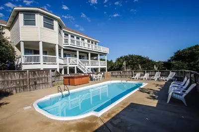 Image de Oasis | 300 m de la plage | Piscine privée, bain à remous