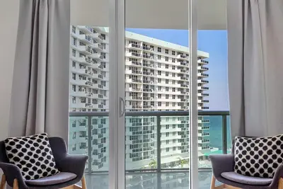 Image de Ocean view 2 bedroom rental Tides 8th floor Miami
