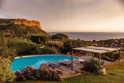 Image de Vue panoramique sur la baie de Cassis, piscine, pétanque, 4 chambres
