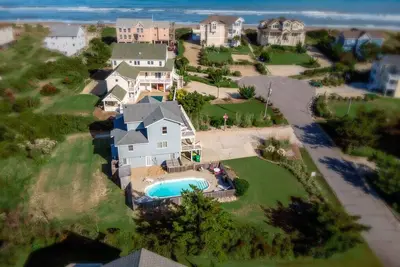 Image de Retraite d'Inigo | 200 pieds de la plage | Chiens bienvenus, piscine privée, bain à remous