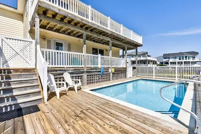 Image de Trois fils | 95 pieds de la plage | Piscine privée