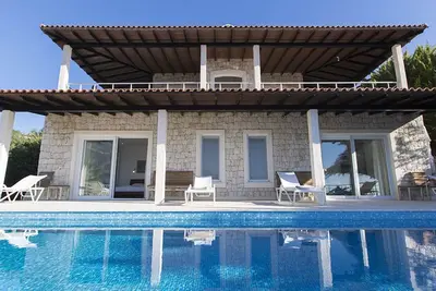 Image de Cape House villa de 5 chambres sur Kas Penisula surplombant la Méditerranée