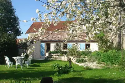 Image de Gîte *** 4 pers avec jardin privatif dans village saintongeais  estuaire à 5 km