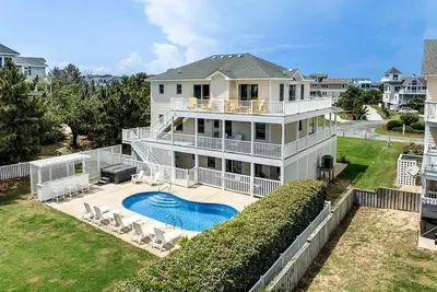 Ivey's Lair | 300 m de la plage | Chiens bienvenus, piscine privée, bain à remous