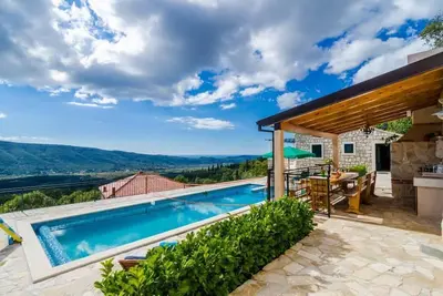 Image de Villa Falcon Rook - Villa 4 Chambres avec Terrasse et Piscine