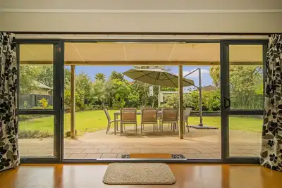 Image de Kowhai Corner - Maison de vacances Matarangi