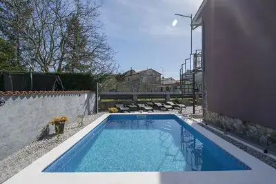 Image de Maison familiale avec piscine privée, petit paradis