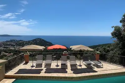 Image de Grande villa 5 chambres 3 sdb, piscine, climatisation et vue exceptionnelle.