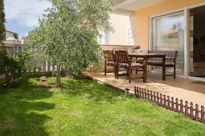 Image de Appartement spacieux avec le jardin, près de la plage de sable