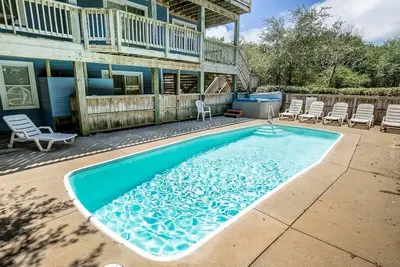 Image de Aweigh de tout cela | À 2300 pieds de la plage | Chiens bienvenus, piscine privée, bain à remous