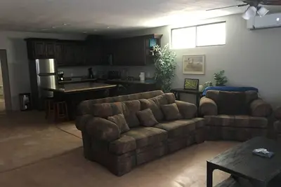 Image de Beau condo de niveau supérieur Deux chambres, deux 1/2 salles de bain.