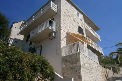 Appartement de deux chambres avec le balcon et la vue sur le mer Povlja, Brac (A-17472-a)