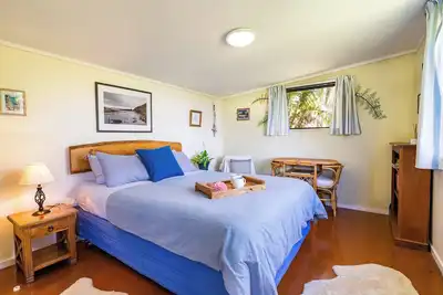 Image de Kanuka Cabin - Ao Marama Retreat - Superbe cadre Bush et vue sur l'océan