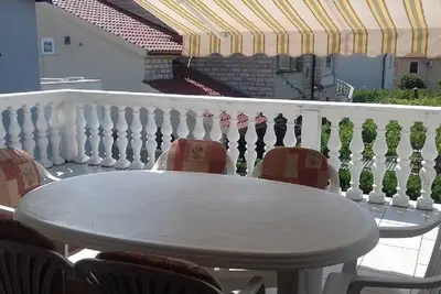 Image de Appartement de deux chambres avec la terrasse et la vue sur le mer Vir (A-17492-b)