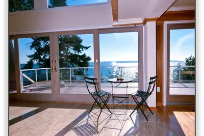 Image de Maison spacieuse avec vue sur l'eau - vacances au paradis!