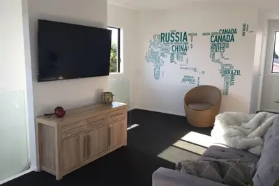 Image de Lumière, Moderne + Proche de tout