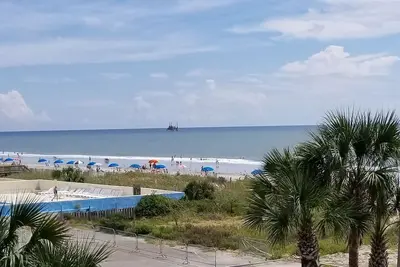 Image de Ocean View Studio au OceanFront Landmark Resort avec de superbes installations aquatiques