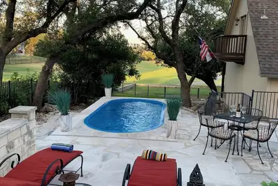 Image de Bienvenue à Hill Country Hideaway sur le parcours de golf et à quelques minutes du lac Travis