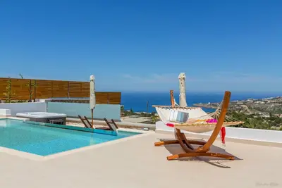 Image de Nouveau Lux Villa ★ Piscine à débordement chauffée en verre Prive Glass ★ Jacuzzi chauffé ★ Vue sur la mer ★ Jardin