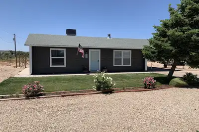 Image de Pine Cottage penchée - près du Grand Canyon N. Jante!